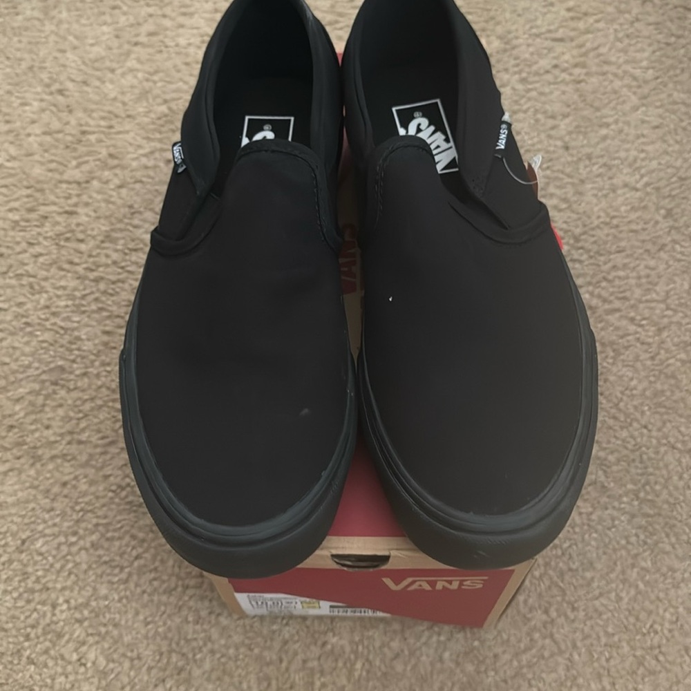 Brand new vans Asher slip on shoes black on black size 10